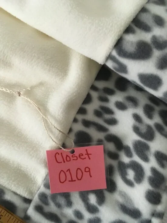 LeModa Poncho Women One Size Fits All White with Gray White Leopard Print New - Picture 15 of 15